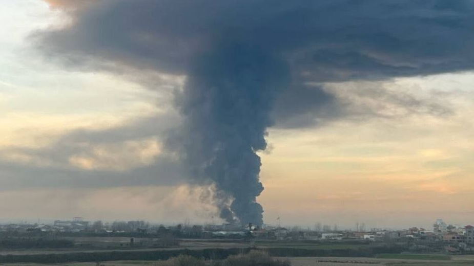 آتش‌سوزی بزرگ در کارخانه شرکت کاله در آمل +عکس و ویدیو