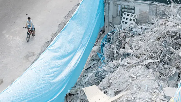 در تیررس زلزله و جنگ