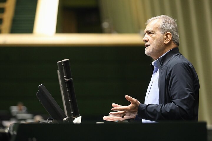 حضور رئیس‌جمهور در صحن علنی مجلس +ویدیو