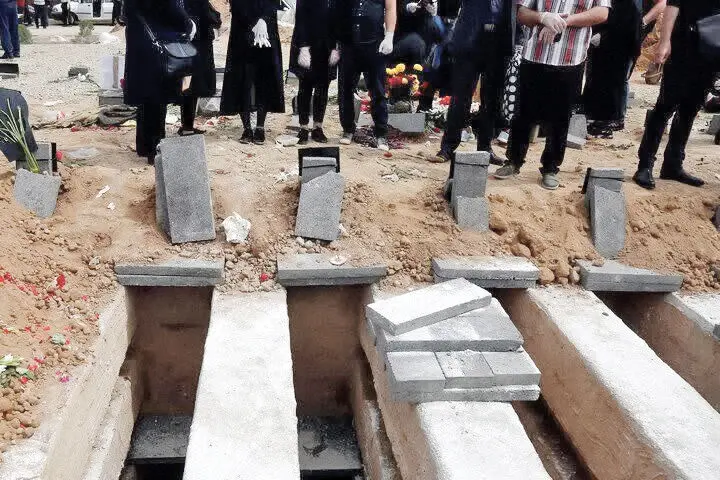 اعتراضات و روایتی تکاندهنده از کهریزک و بهشت زهرا؛ گمشدگانی که مرده پیدا شدند اعتراضات و روایتی تکاندهنده از کهریزک و بهشت زهرا؛ گمشدگانی که مرده پیدا شدند