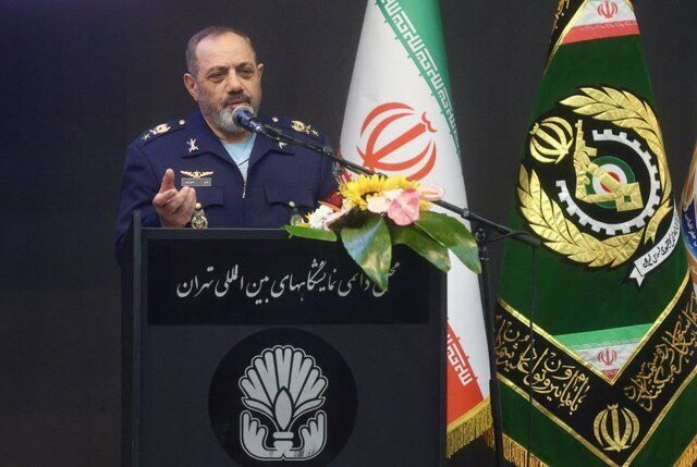 ادعای وزیر دفاع: مردم واقعی ایران را ۲۲ دی‌ماه دیدیم