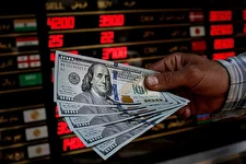 دلار در نزدیکی کانال ۱۳۳/ کارشناسان چه می‌گویند؟