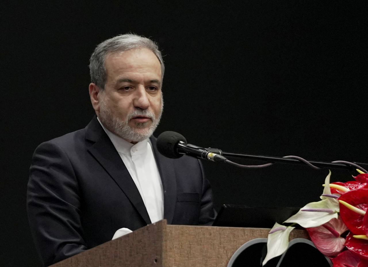 عراقچی: فشار‌های اسرائیل مانع حضورم در داووس شد