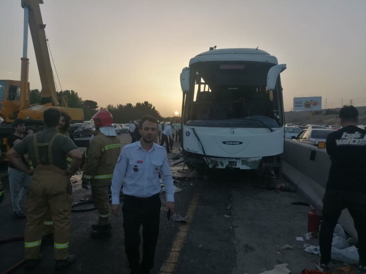 واژگونی اتوبوس در بزرگراه تهران-کرج؛ ۴ نفر مصدوم شدند