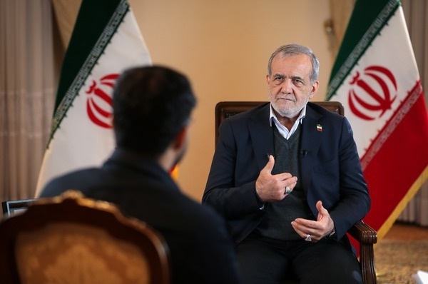 پزشکیان: در جنگ تمام‌عیار با آمریکا، اسرائیل و اروپا هستیم/ این بدتر از جنگ عراق با ایران است