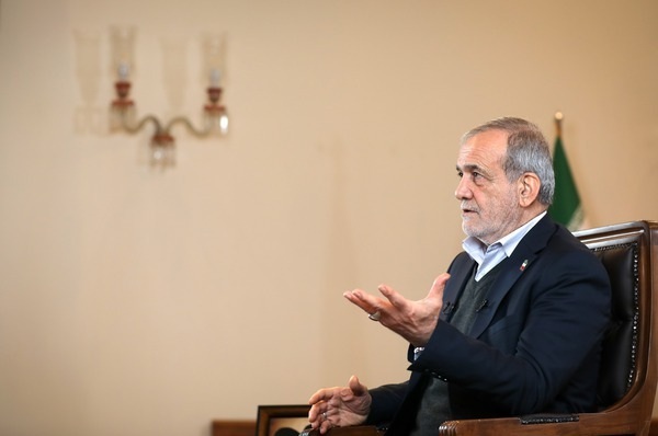 پزشکیان: در جنگ تمام‌عیار با آمریکا، اسرائیل و اروپا هستیم/ این بدتر از جنگ عراق با ایران است