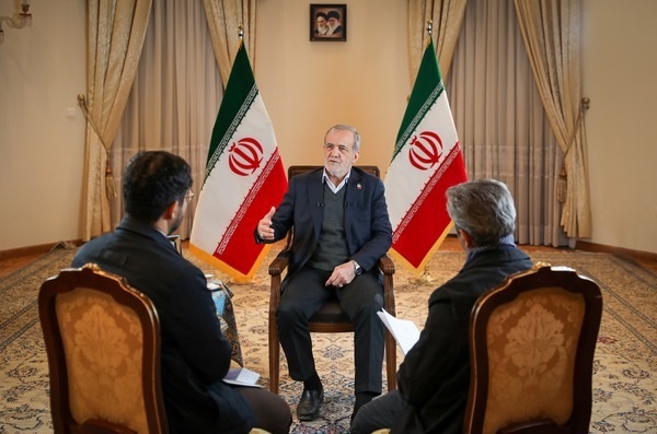 پزشکیان: در جنگ تمام‌عیار با آمریکا، اسرائیل و اروپا هستیم/ این بدتر از جنگ عراق با ایران است