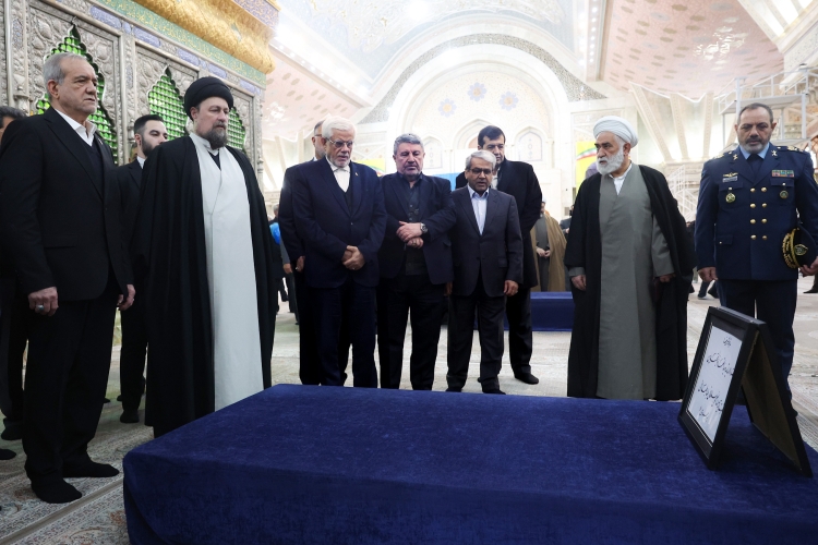 تجدید میثاق رئیسجمهور و اعضای دولت با آرمانهای امام تجدید میثاق رئیسجمهور و اعضای دولت با آرمانهای امام