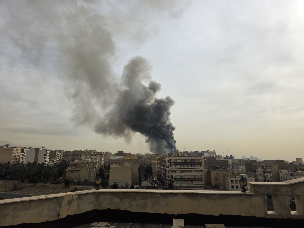 آتش‌سوزی بزرگ در بازارچه جنت‌آباد تهران +عکس و ویدیو