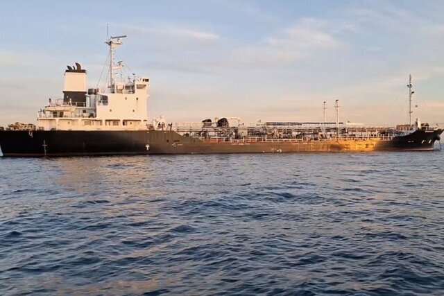 توقیف دو شناور متخلف قاچاق سوخت توسط سپاه