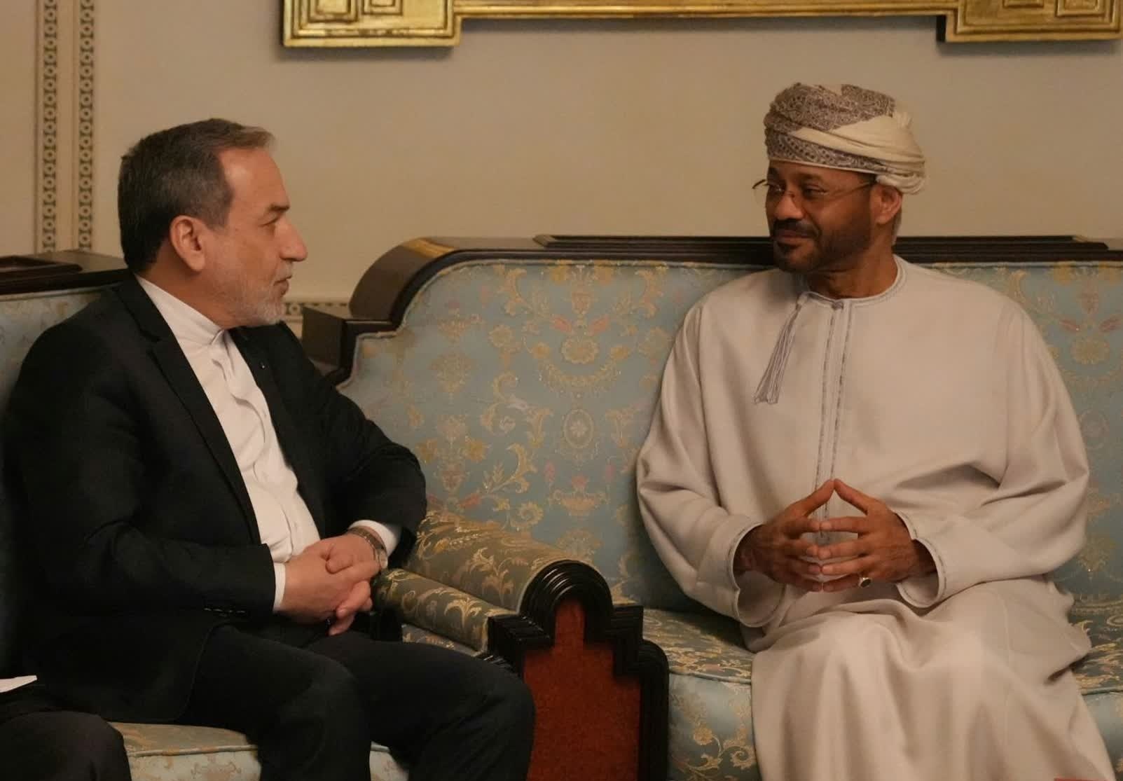 مذاکرات ایران و آمریکا؛ عراقچی به محل گفتوگوها رفت/ برنامهریزی داماد ترامپ علیه جمهوری اسلامی/ پیشبینی بلومبرگ از نتیجه مذاکرات مذاکرات ایران و آمریکا؛ عراقچی به محل گفتوگوها رفت/ برنامهریزی داماد ترامپ علیه جمهوری اسلامی/ پیشبینی بلومبرگ از نتیجه مذاکرات