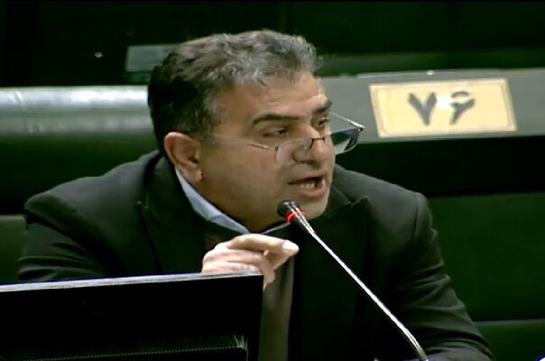 افزایش حقوق کارگران باید به ۵۰ درصد برسد/ سفره مردم به‌شدت تحت فشار اقتصادی است