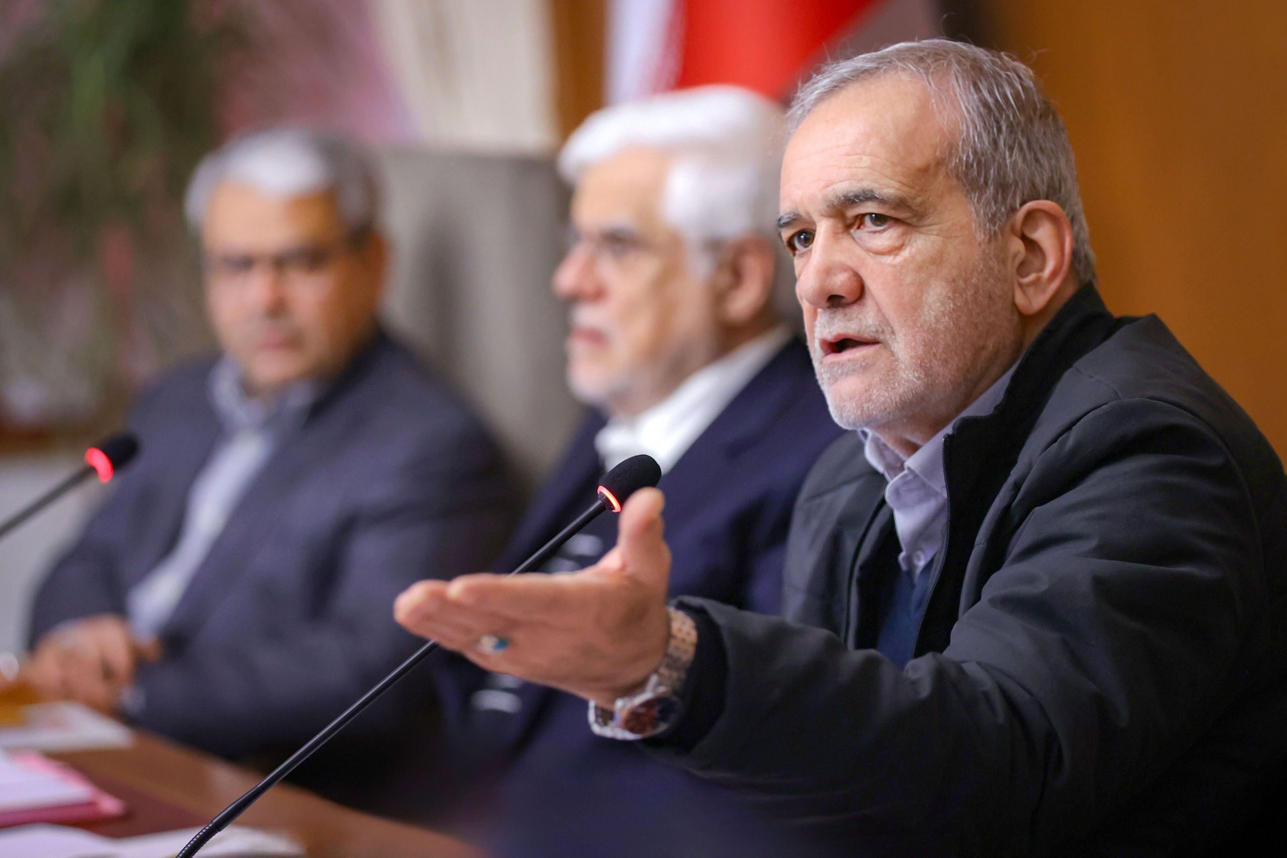 انتقاد رئیس‌جمهور از صداوسیما؛ شبکه خبر حرف‌های بی‌ربط نزند +ویدیو