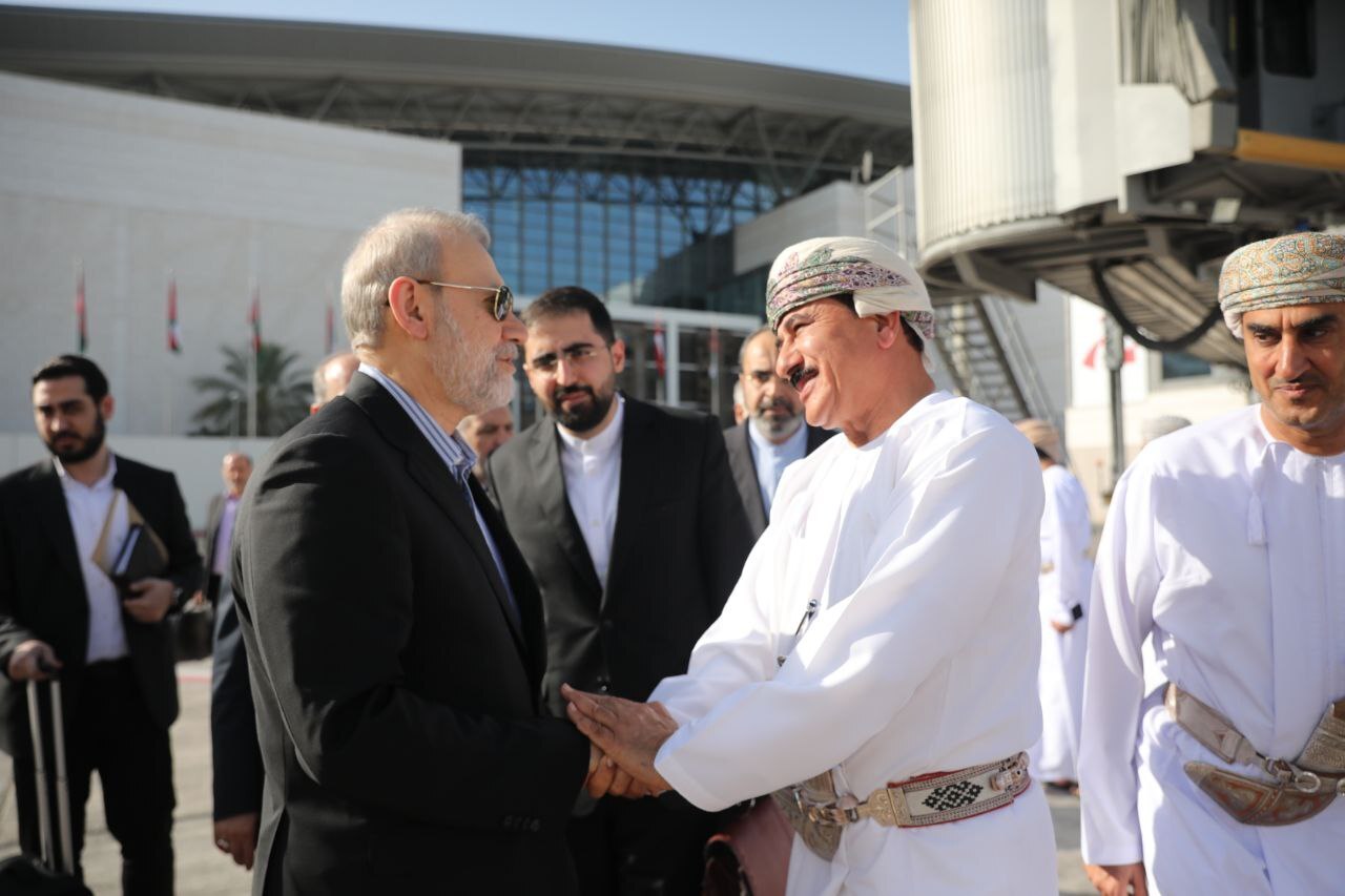 لاریجانی، مسقط را به مقصد دوحه ترک کرد