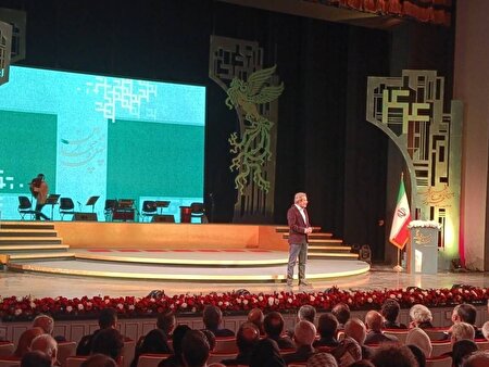 اختتامیه فیلم فجر؛ بازیگرانی که سیمرغ گرفتند و نیامدند/ حضور مسعود پزشکیان +عکس و ویدیو