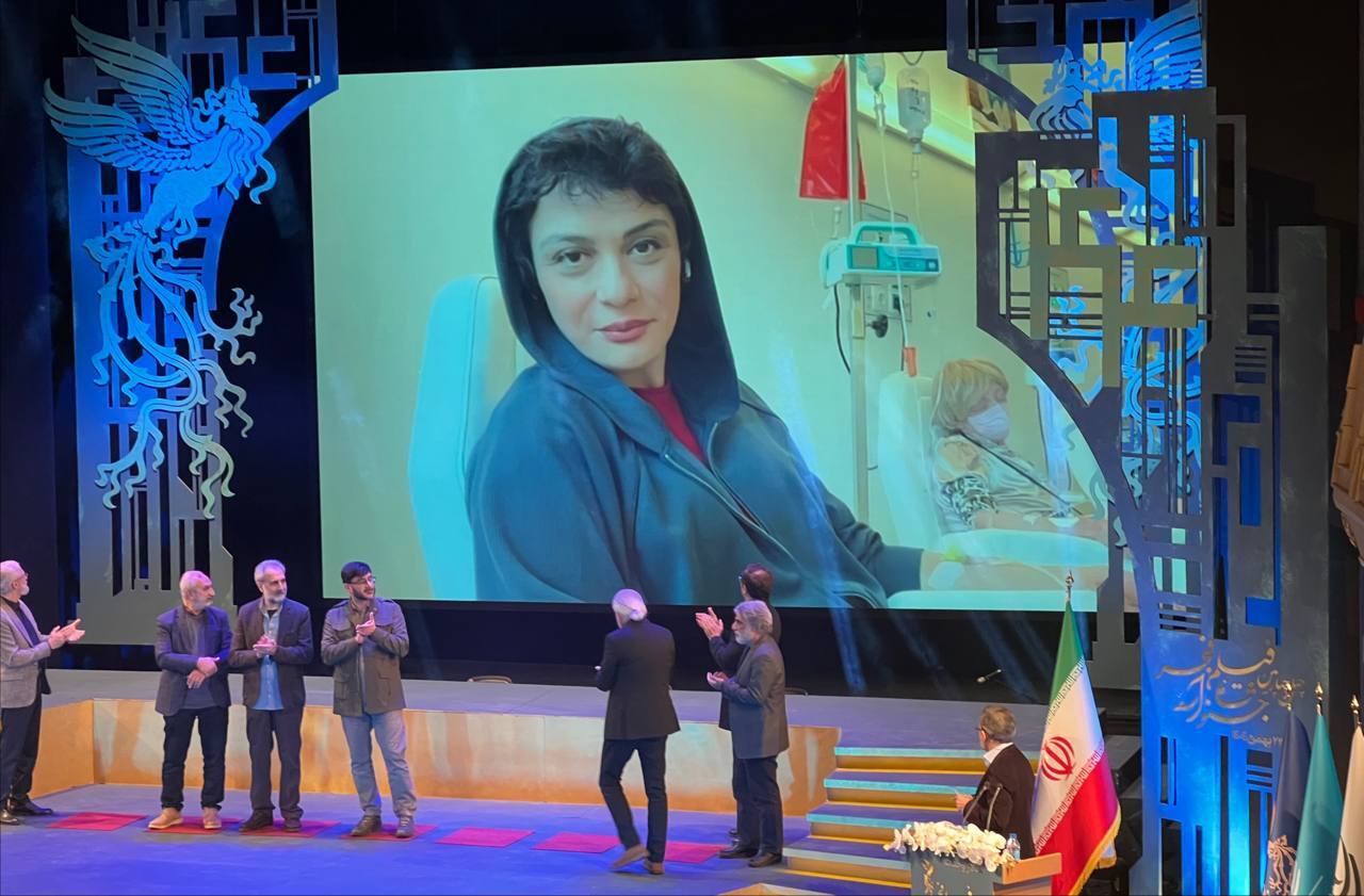 اختتامیه جشنواره فیلم فجر؛ بهترین بازیگر نقش اول زن و مرد: آزیتا حاجیان و بهرام افشاری/ حضور مسعود پزشکیان +عکس و ویدیو