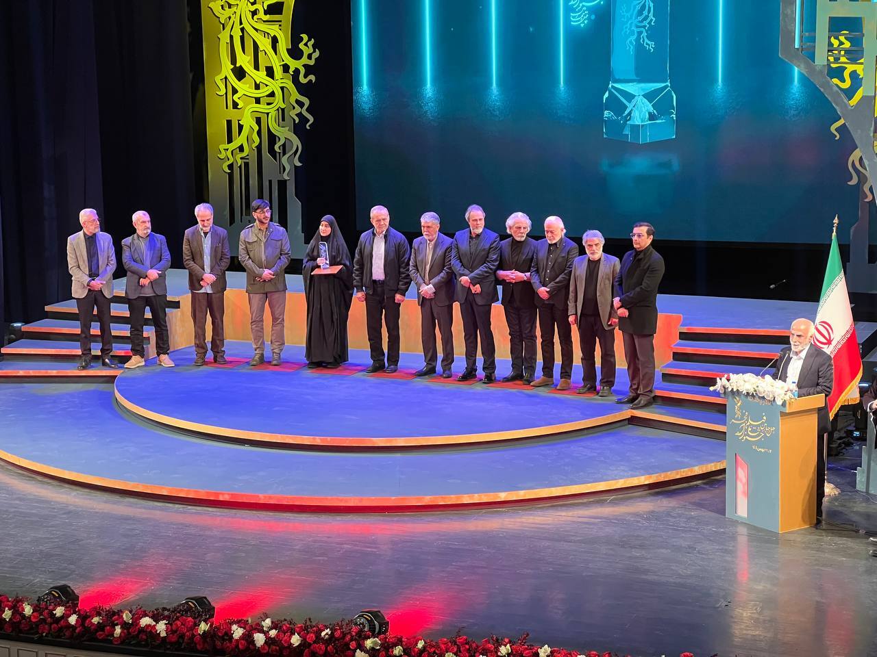 اختتامیه جشنواره فیلم فجر؛ بهترین بازیگر نقش اول زن و مرد: آزیتا حاجیان و بهرام افشاری/ حضور مسعود پزشکیان +عکس و ویدیو