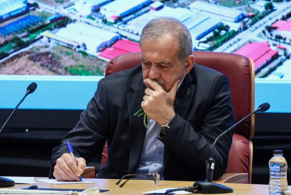 پزشکیان: مسوولیت ما حل مشکلات مردم است، نه ایجاد مانع در مسیر زندگی آنها