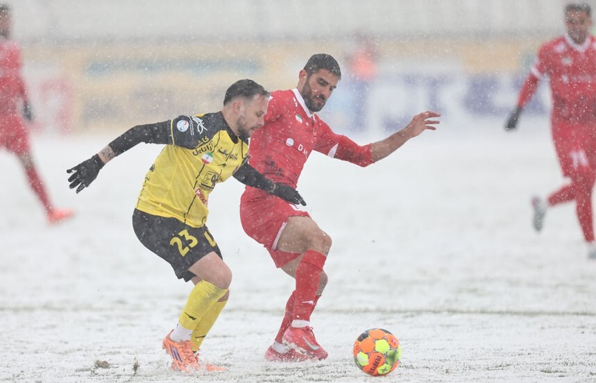 پرسپولیس - سپاهان؛ شبیه هاکی روی یخ! پرسپولیس - سپاهان؛ شبیه هاکی روی یخ!