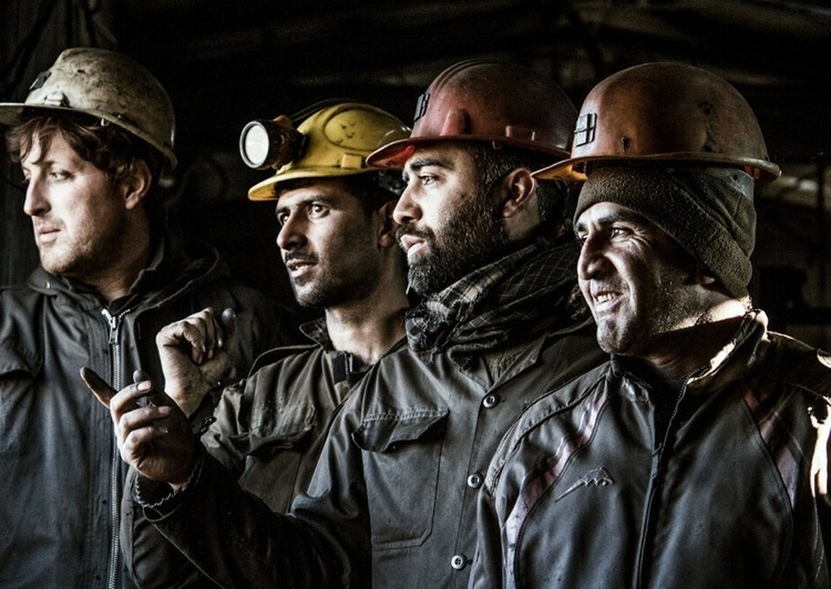 امروز کارگران امیدی به آینده ندارند/ کارفرما میتواند مثل آب خوردن کارگری را اخراج کند امروز کارگران امیدی به آینده ندارند/ کارفرما میتواند مثل آب خوردن کارگری را اخراج کند