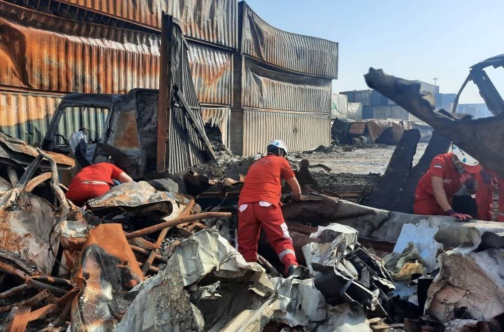 پخش صحنه‌های مهار آتش بندرعباس از تلویزیون