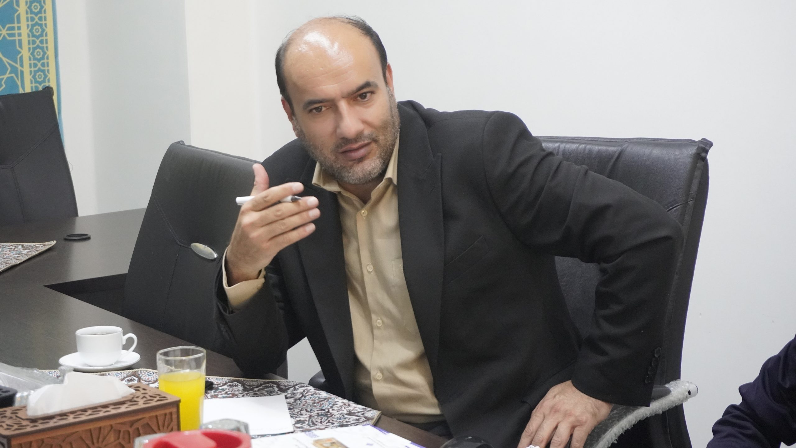 عملکرد «صادق» را با مدت مشابه وزیر دولت قبل مقایسه کنید عملکرد «صادق» را با مدت مشابه وزیر دولت قبل مقایسه کنید