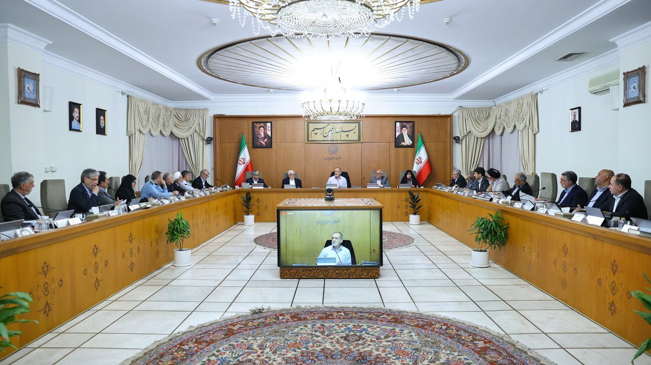 تاکید پزشکیان بر تسریع گردآوری داده‌ها برای اجرای جی‌نف و کاداستر/ گزارش عراقچی درباره مذاکرات