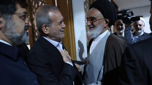 رئیس‌جمهور وارد قم شد