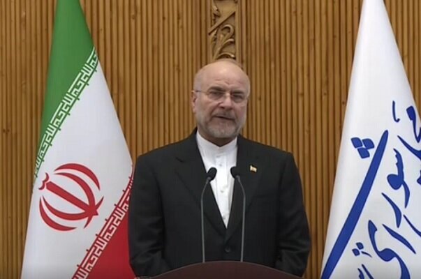 قالیباف: چگونه بگویم متوسط معدل چیست؟/ افزایش حقوقها به معنای افزایش قدرت خرید نیست! قالیباف: چگونه بگویم متوسط معدل چیست؟/ افزایش حقوقها به معنای افزایش قدرت خرید نیست!