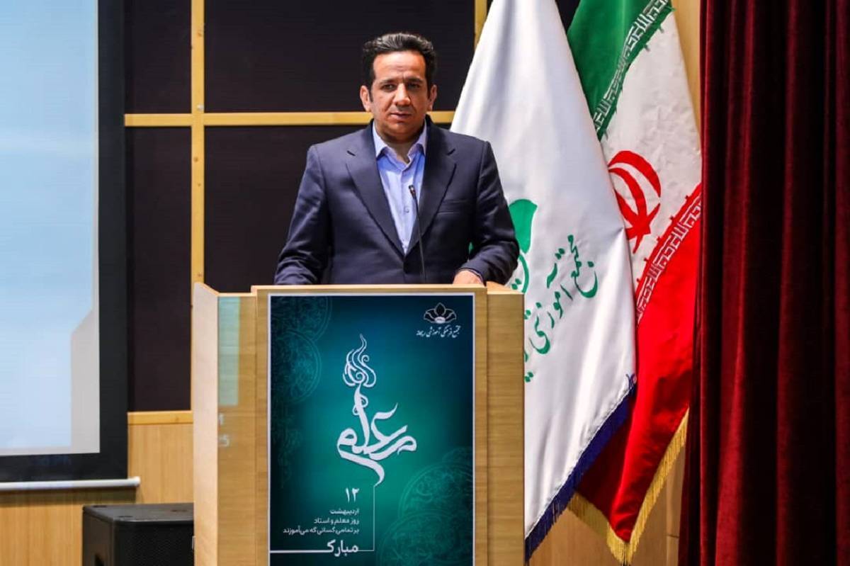 مراسم گرامیداشت روز معلم با حضور مدیر کل آموزش و پرورش استان کرمان