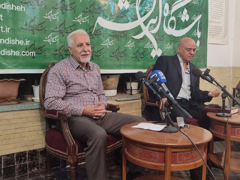 فرشاد مؤمنی: حرکت به سمت توزیع عادلانه قدرت، راه نجات امروز ماست