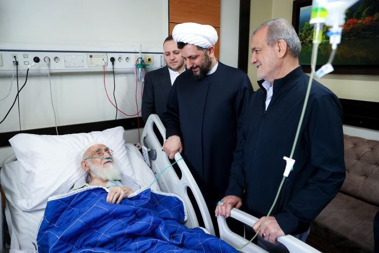 عیادت پزشکیان از آیت‌الله نوری همدانی