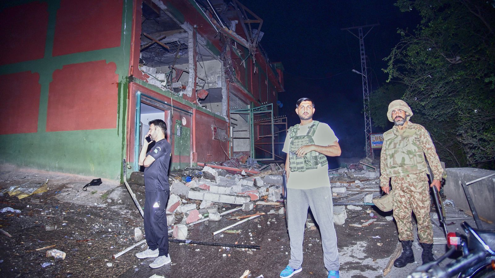 حمله شبانه هند به پاکستان با ۸ کشته/ اسلامآباد: پاسخ میدهیم حمله شبانه هند به پاکستان با ۸ کشته/ اسلامآباد: پاسخ میدهیم