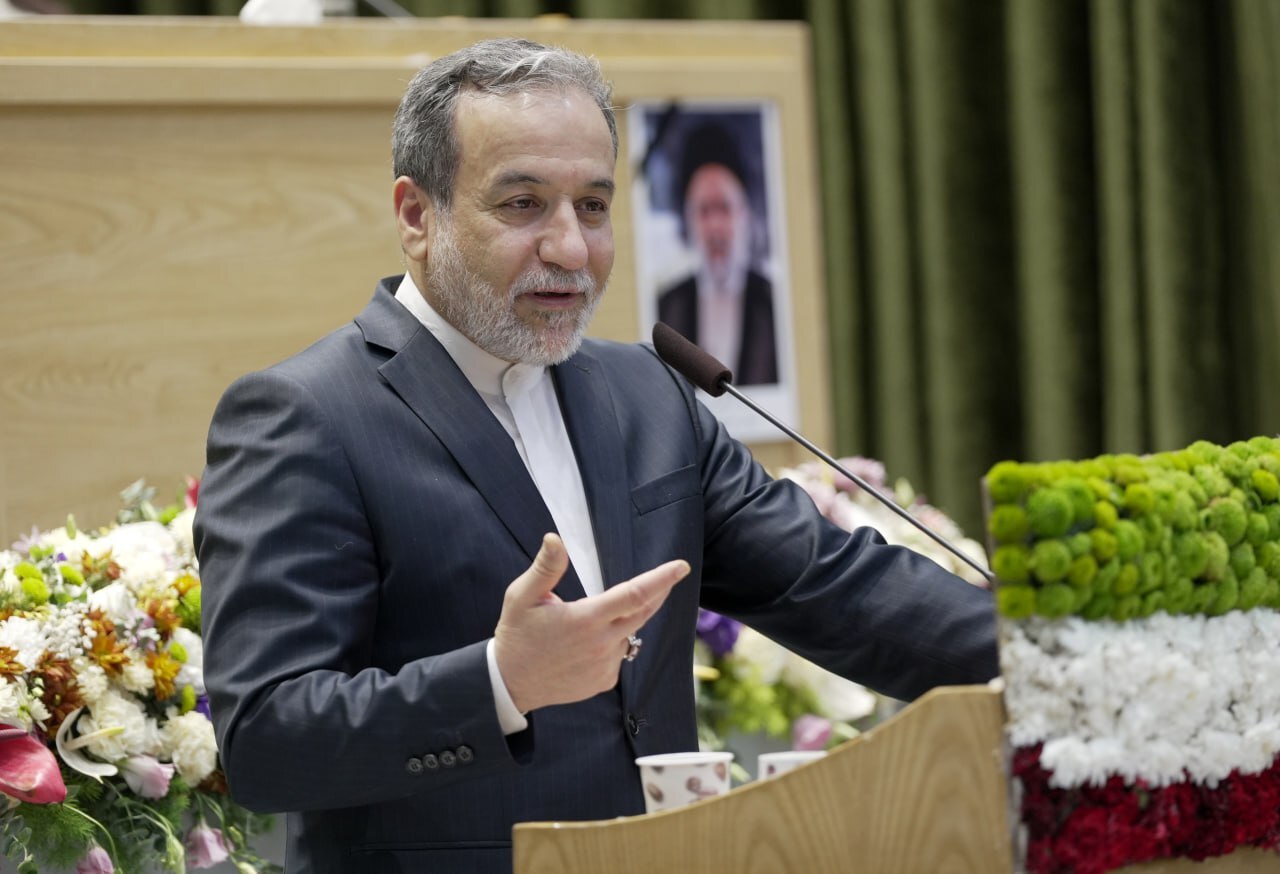 عراقچی: انگلیس به حقوق ایرانی‌ها احترام بگذارد/ تخلف اثبات شود، به روند تحقیقات کمک می‌کنیم