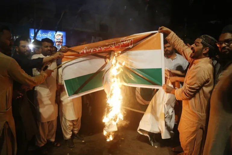 حمله شبانه هند به پاکستان/ تعداد کشتهها به ۲۶ نفر رسید حمله شبانه هند به پاکستان/ تعداد کشتهها به ۲۶ نفر رسید