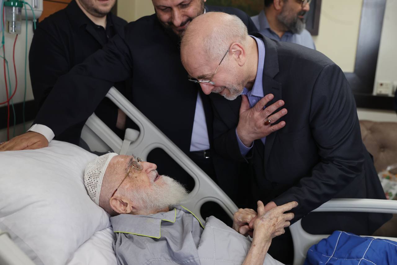 عیادت قالیباف از آیت الله نوری همدانی