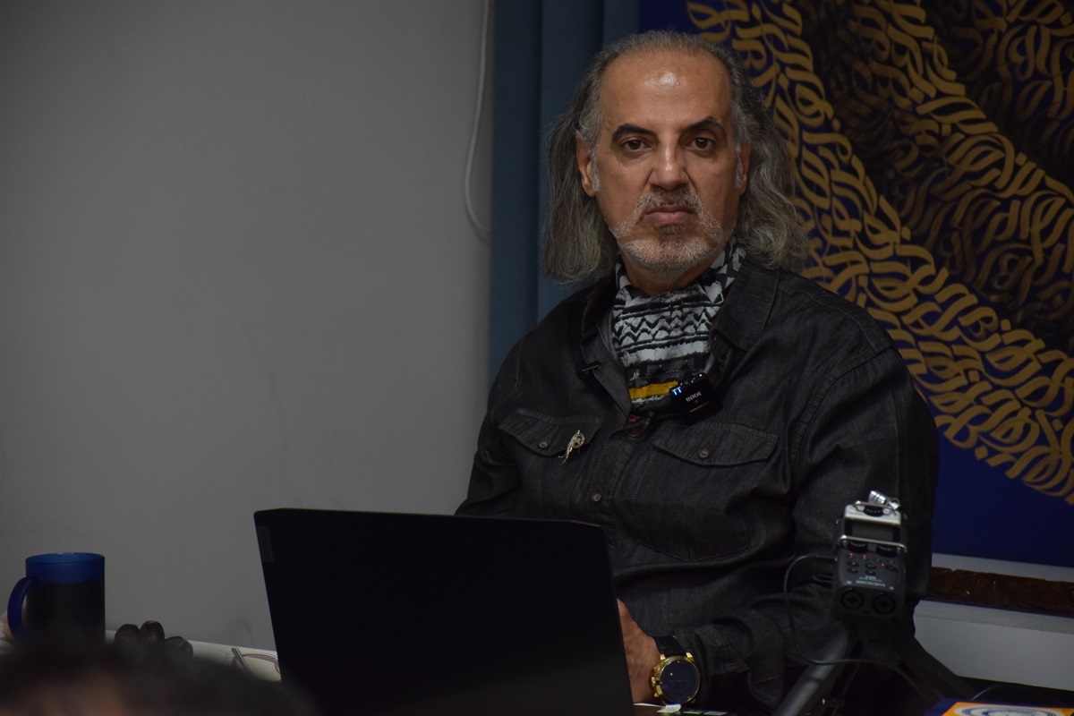 مطهرنیا: بزرگترین محصول دموکراسی، پذیرش مسئولیت است/ اتحاد به معنای همه با هم است، نه همه با من!/ در یک جامعه دموکراتیک، رهبران در برابر مردمان و بالعکس، مسئول هستند و هر دو در برابر آیندگان