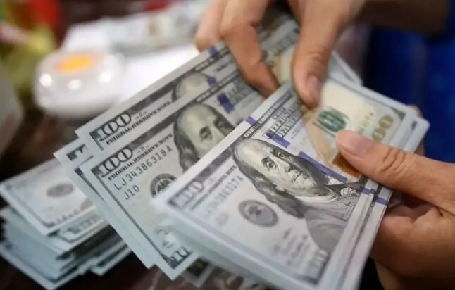 افت و خیز دلار در کانال ۸۲/ بازار ارز نگران شد افت و خیز دلار در کانال ۸۲/ بازار ارز نگران شد