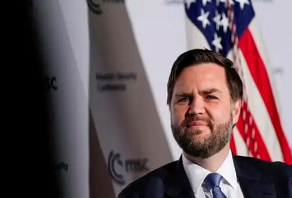 معاون ترامپ: توافق برای بازگشت ایران به تجارت جهانی قابل دسترس است معاون ترامپ: توافق برای بازگشت ایران به تجارت جهانی قابل دسترس است