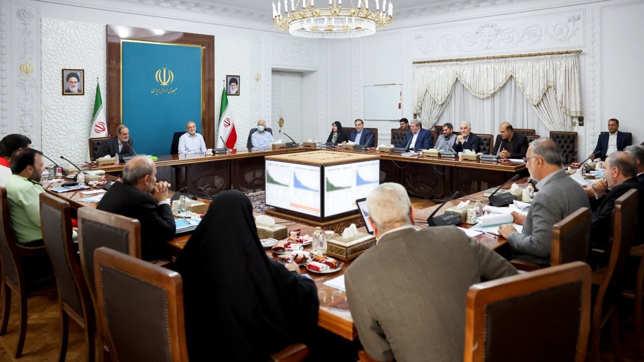 پزشکیان: نمی‌توان پذیرفت پس از ۴۷ سال، مردم از باور‌های خود فاصله بگیرند