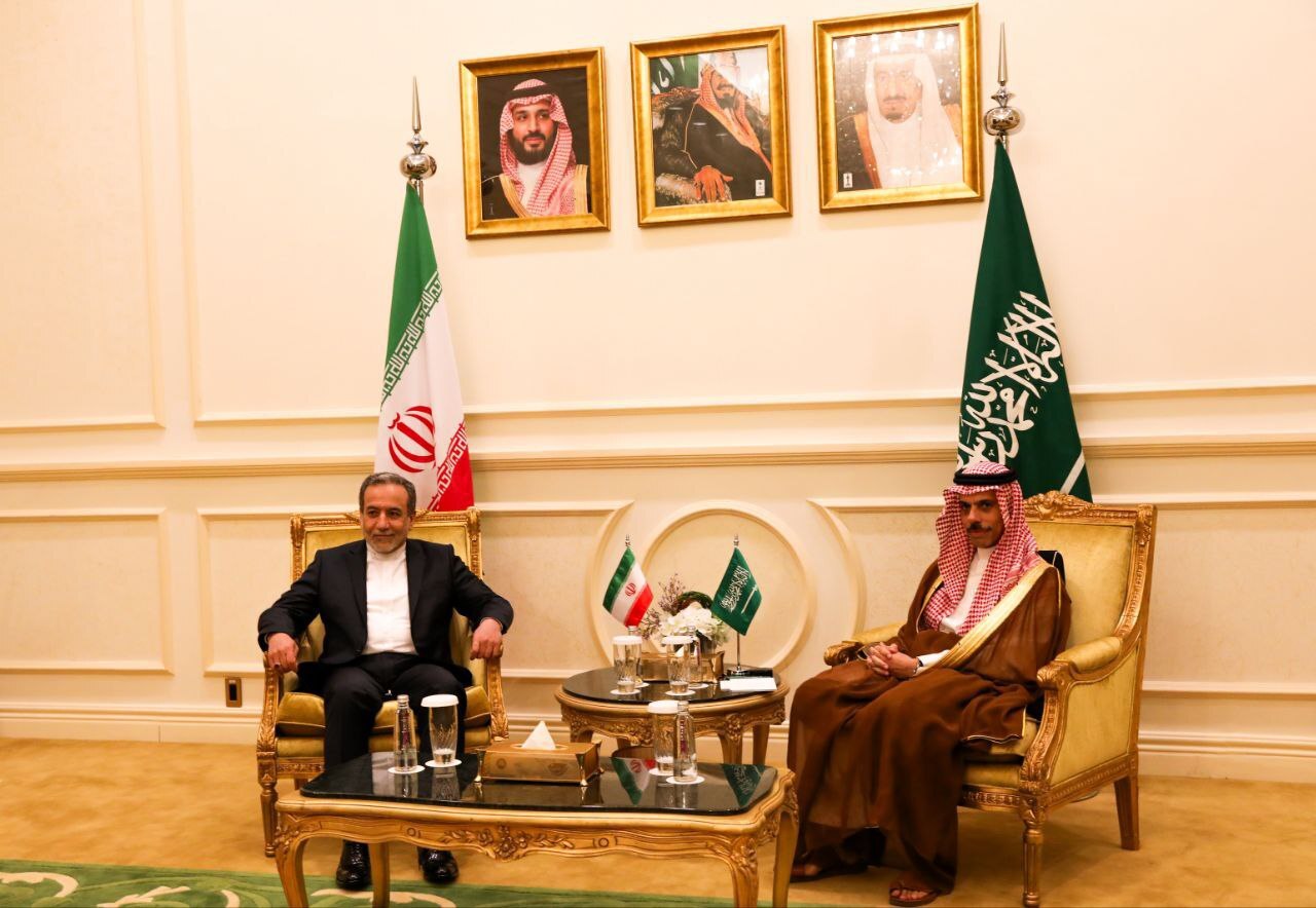 دیدار عراقچی با بن‌فرحان؛ عربستان از مذاکرات باخبر شد