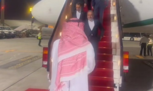 پس از سفر به جده؛ عراقچی وارد دوحه شد +ویدیو