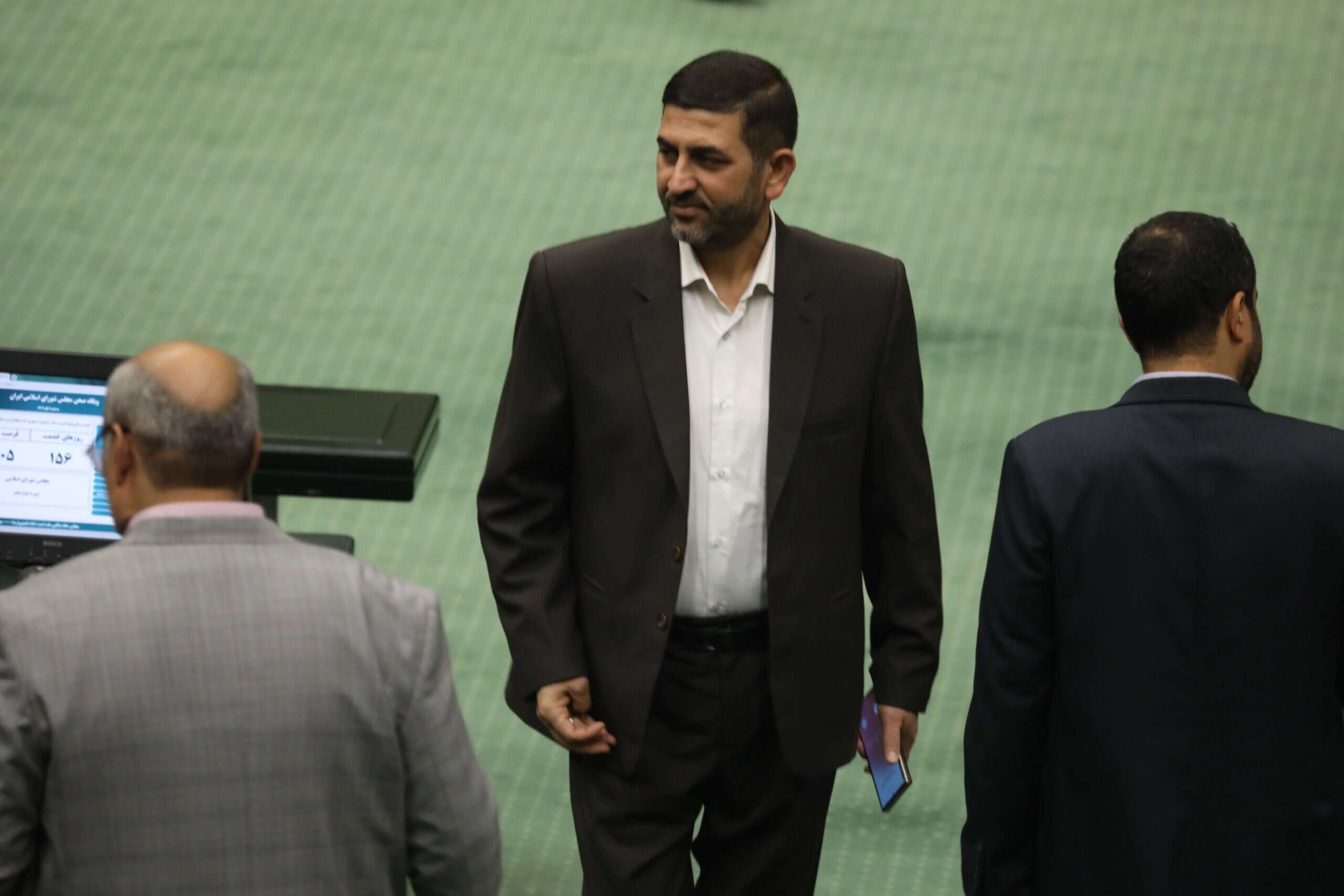 نماینده مجلس: قطعی برق و گردوخاک خوزستان، زندگی را از مردم سلب کرده است