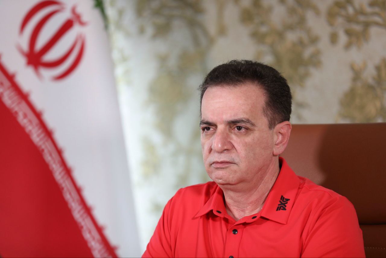 زنوزی: جشن‌های قهرمانی تراکتور زیر پرچم ایران باشد