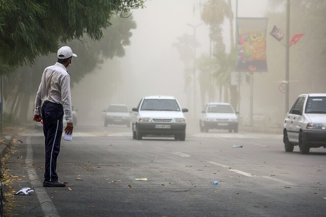 آمادهباش هلال احمر در پی وزش باد شدید در استان تهران آمادهباش هلال احمر در پی وزش باد شدید در استان تهران