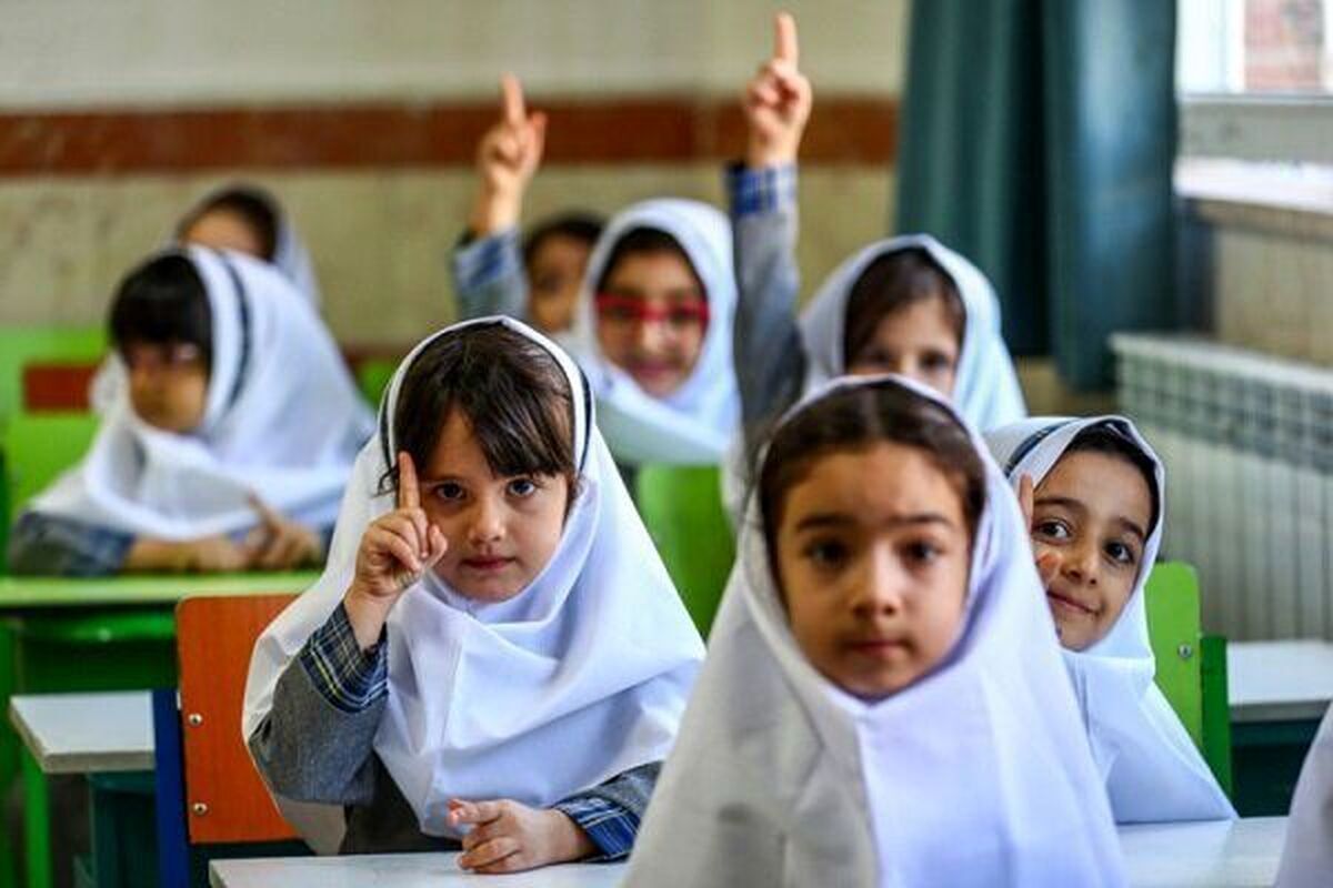 انتقاد یک نماینده از تغییر ساعت مدارس؛ این طرح از پختگی لازم برخوردار نیست انتقاد یک نماینده از تغییر ساعت مدارس؛ این طرح از پختگی لازم برخوردار نیست