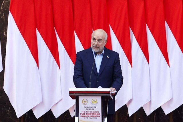 قالیباف: ترامپ به جای نگرانی درباره ایران، به فکر کاهش محبوبیتش باشد! قالیباف: ترامپ به جای نگرانی درباره ایران، به فکر کاهش محبوبیتش باشد!