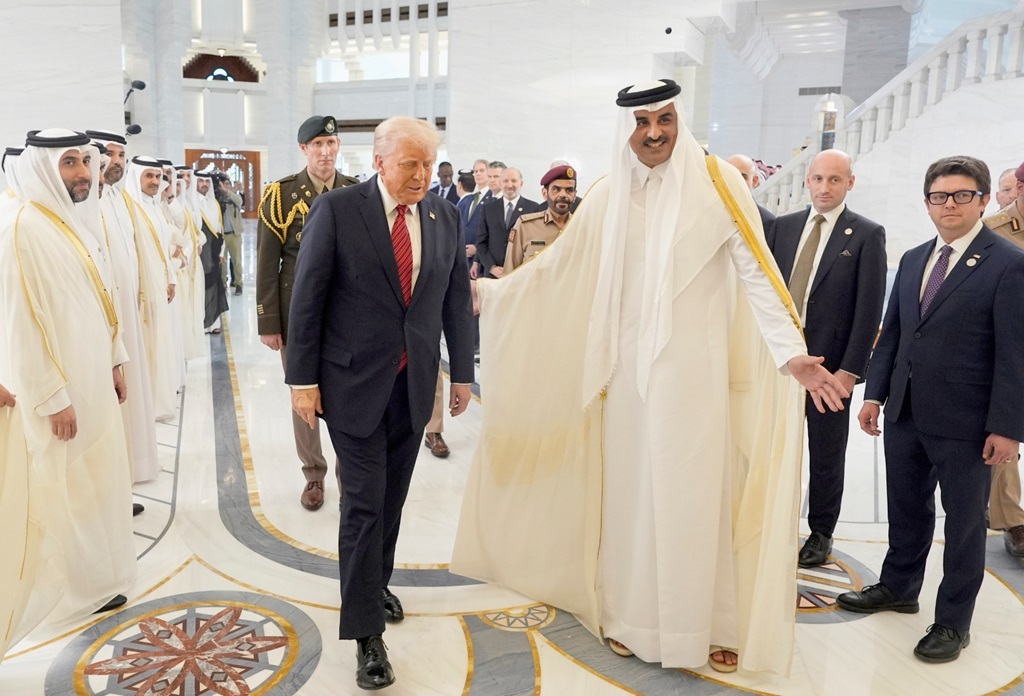 دیدار امیر قطر با رئیسجمهور آمریکا؛ ترامپ مرد صلح است دیدار امیر قطر با رئیسجمهور آمریکا؛ ترامپ مرد صلح است