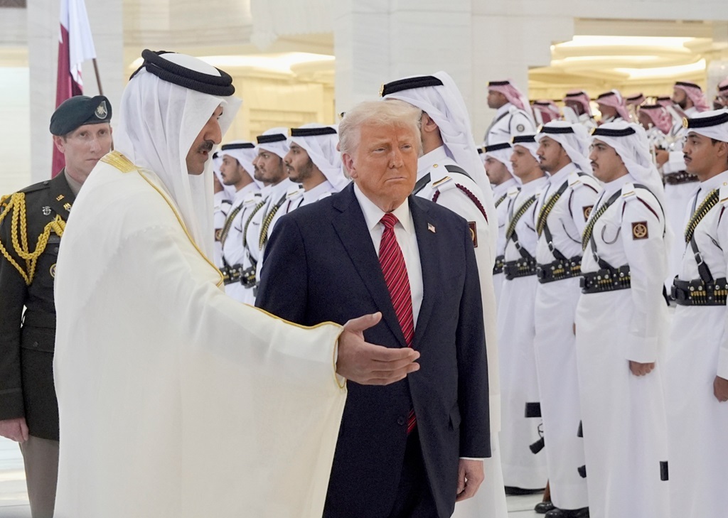 دیدار امیر قطر با رئیسجمهور آمریکا؛ ترامپ مرد صلح است دیدار امیر قطر با رئیسجمهور آمریکا؛ ترامپ مرد صلح است