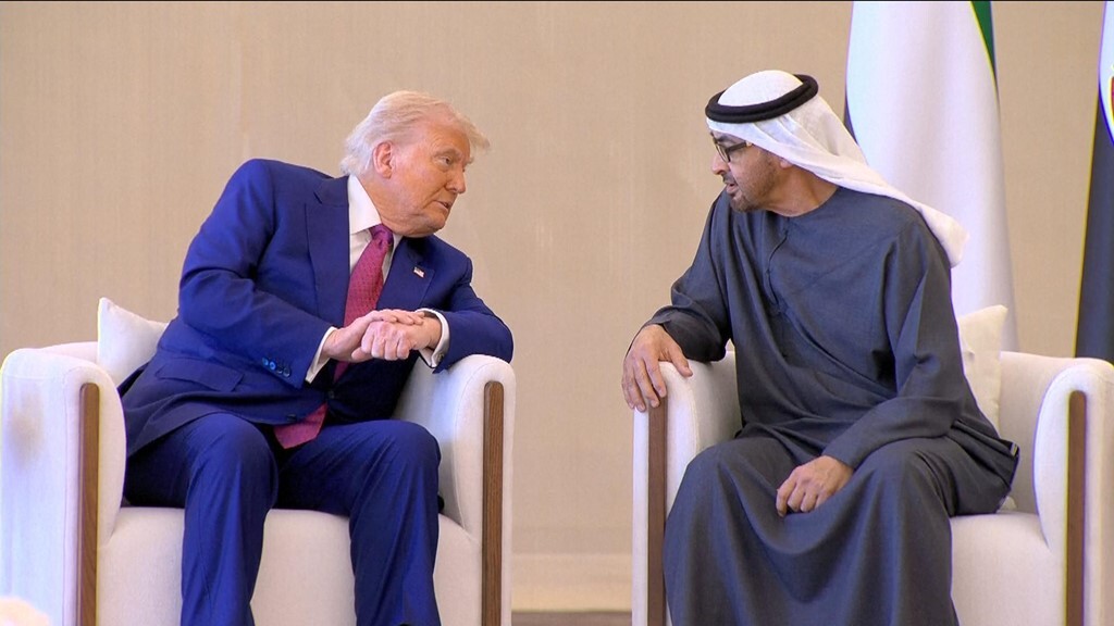 سفر به امارات؛ ترامپ به مسجد شیخ زاید رفت +عکس و ویدیو